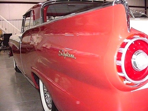 1957 FORD FAIRLANE 500 SKYLINER
