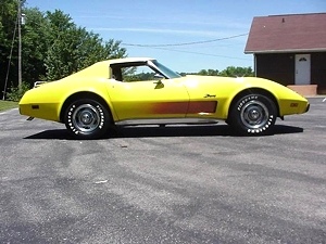 1975 CHEVY CORVETTE STINGRAY / T-TOPS