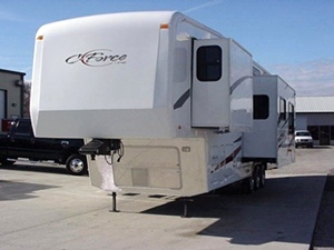 2006 CARRIAGE C-FORCE TOY HAULER