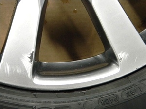 2009 CADILLAC CTS WHEELS AND TIRES