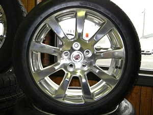 2010 CADILLAC CTS POLISHED WHEELS AND TIRES