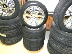 2010 CADILLAC CTS POLISHED WHEELS AND TIRES