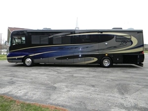 2006 TSUNAMI 4104QS BY FOREST RIVER