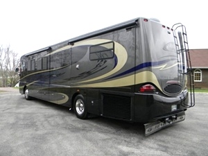 2006 TSUNAMI 4104QS BY FOREST RIVER