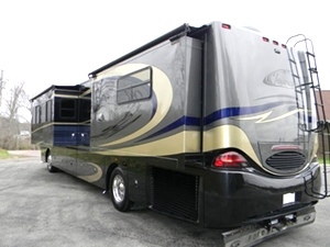 2006 TSUNAMI 4104QS BY FOREST RIVER