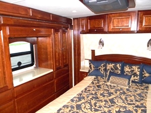 2006 TSUNAMI 4104QS BY FOREST RIVER
