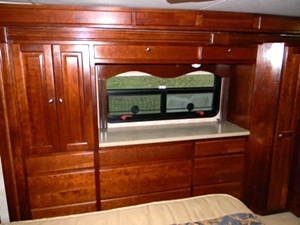 2006 TSUNAMI 4104QS BY FOREST RIVER