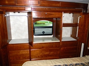 2006 TSUNAMI 4104QS BY FOREST RIVER
