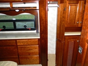2006 TSUNAMI 4104QS BY FOREST RIVER