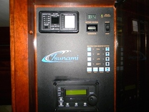 2006 TSUNAMI 4104QS BY FOREST RIVER