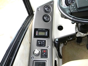 2006 TSUNAMI 4104QS BY FOREST RIVER