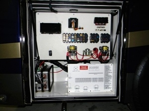 2006 TSUNAMI 4104QS BY FOREST RIVER
