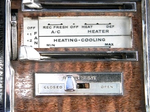 1966 FORD THUNDERBIRD