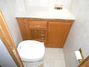 2003 WINNEBAGO MINNIE C-CLASS