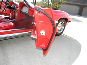 1964 CHEVROLET CORVETTE CONVERTIBLE